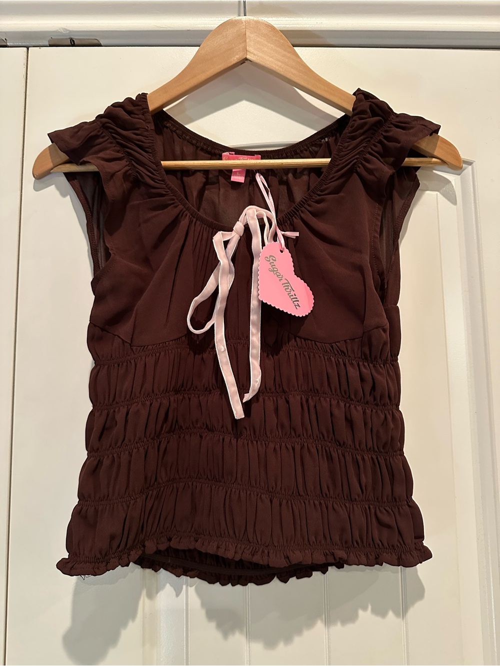 Sugar Thrillz Ruffled Smocked Blouse in Brown Size Large NWT